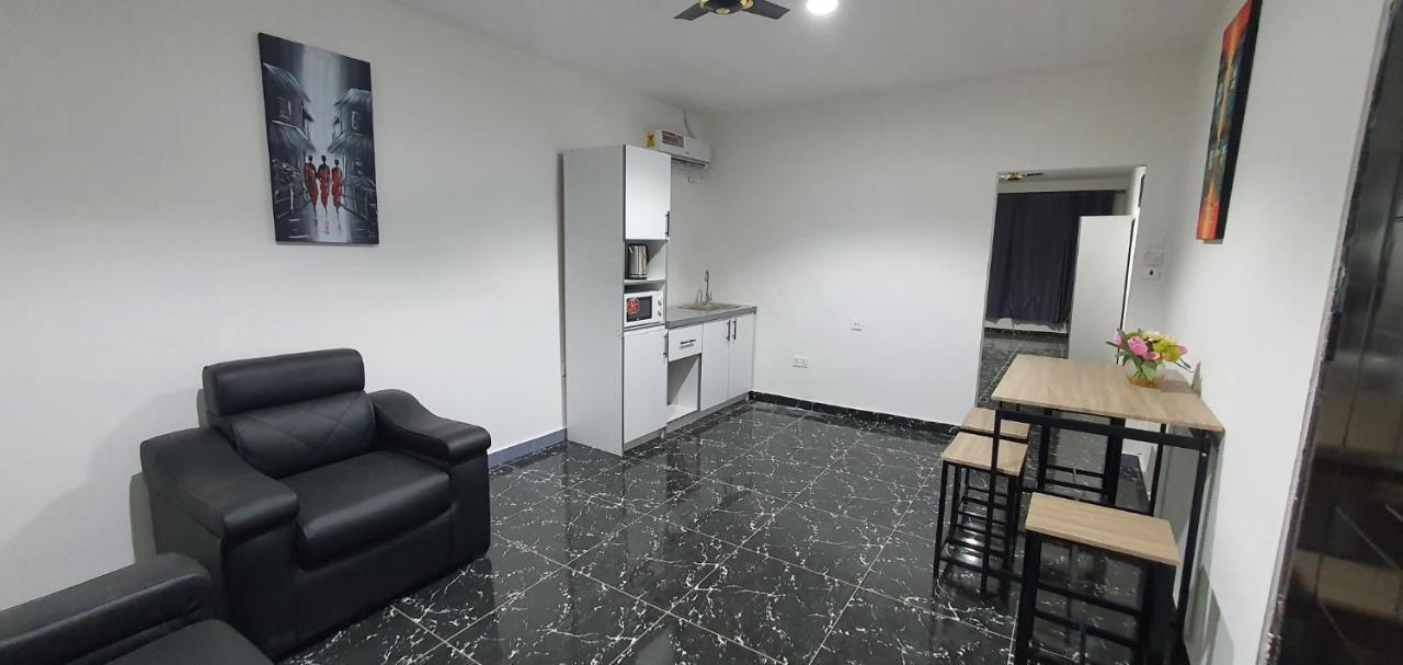 Legon City Mall Short Stay Apartments For Business And Vacation - East Legon Accra Buitenkant foto